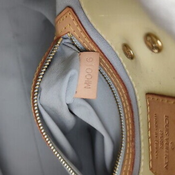 🚫SOLD🚫New Louis Vuitton Reade PM pearl *read - Picture 3 of 7